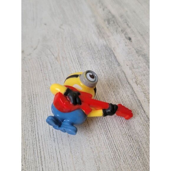 McDonald's 2019 Despicable Me minion red guitar toy figure - Picture 2 of 5